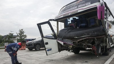Begini Kondisi Bus Rombongan Bonek yang Kecelakaan di Tol Pekalongan