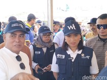 Video: Momen Wamenpar Ikut Pungut Sampah di Labuan Bajo