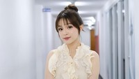 Elsa Novi Bani Japasal atau dikenal juga dengan sebutan Eca Aura baru debut sebagai penyanyi. Ia merilis lagu ‘Pernah Dicinta’ sebagai debutnya. Foto: Instagram @elsaajapasal/YouTube