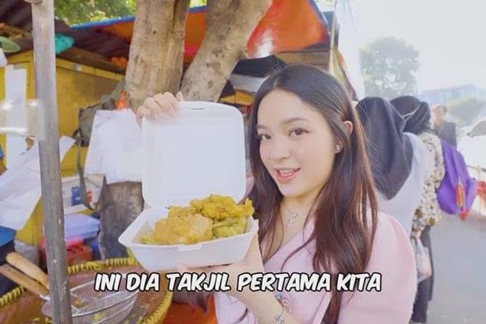 Cantiknya Elsa Japasal, Saat Jajan Gorengan hingga Nasi Padang