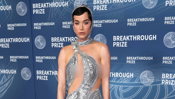 Foto: Gaya Seksi-Futuristis Katy Perry Jelang ke Luar Angkasa