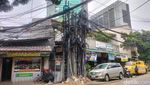 Penampakan Kabel Semrawut di Kuningan Jaksel Bikin Warga Ngeri