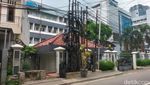 Penampakan Kabel Semrawut di Kuningan Jaksel Bikin Warga Ngeri
