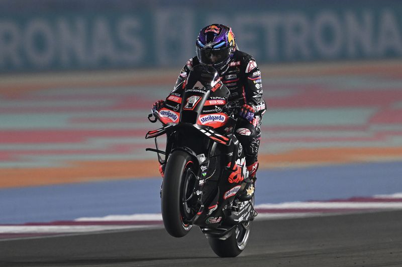 Jorge Martin saat menjalani sesi practice pada Hari Pertama MotoGP Qatar 2025 di Sirkuit Lusail, Jumat (11/4). (MotoGP)
