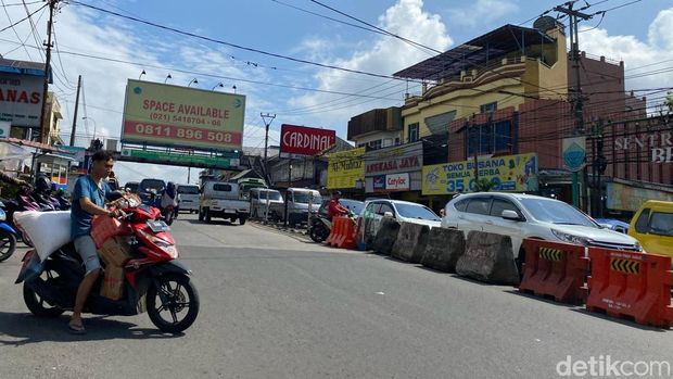 Jalur Puncak Cianjur macet akibat angkot ngetem