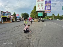 Warga Klaten Tewas Usai Motornya Tabrak Truk Tronton di Prambanan