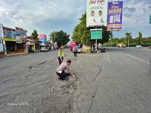 Warga Klaten Tewas Usai Motornya Tabrak Truk Tronton di Prambanan