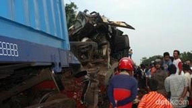 Kecelakaan KA barang Antaboga vs KA Rajawali di Stasiun Kapas, Bojonegoro 23 Januari 2009.