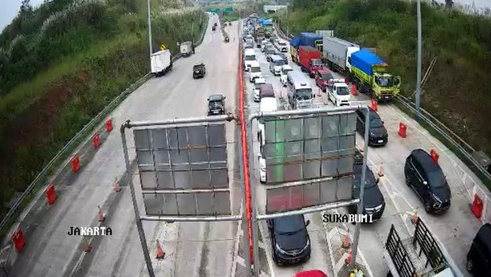 Kemacetan di Tol Bocimi