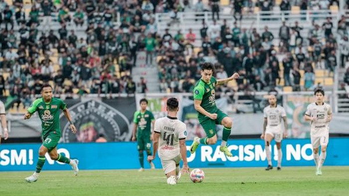 Laga Persebaya Surabaya vs Persija Jakarta