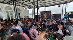 Dari Perut Naik ke Hati, Suasana Makan Gratis di Masjid Baitul Huda Bandung
