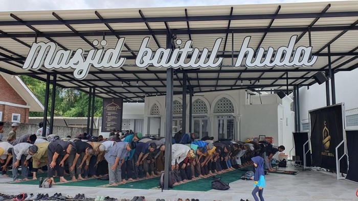 Potret Masjid Makan Makan alias Masjid Baitul Huda Bandung, Jawa Barat.