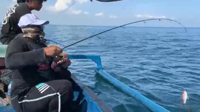 Memancing di Pantai Greenthing