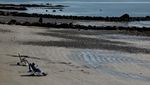 Menikmati Cuaca Hangat Pantai Galway Irlandia