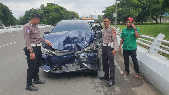 Mobil listrik tabrak Alphard di akses terminal 3 Bandara Soetta