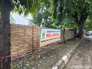 Pagar Bambu ala Pemkot Cirebon Cegah Tumpukan Sampah di TPS Liar