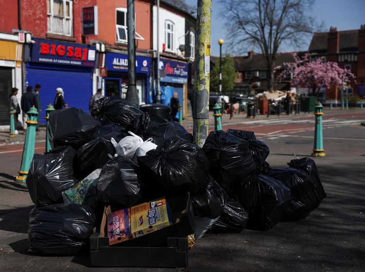 Penampakan Jorok Kota di Inggris Imbas Tukang Sampah Mogok Kerja