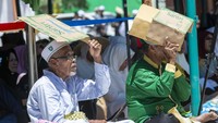 Puluhan ribu warga dan simpatisan Alkhairaat dari seluruh Indonesia dan luar negeri menghadiri peringatan hari wafatnya pendiri perguruan Alkhairaat yang saat ini telah memiliki ratusan pesantren, ribuan madrasah, perguruan tinggi dan rumah sakit yang tersebar di nusantara.
