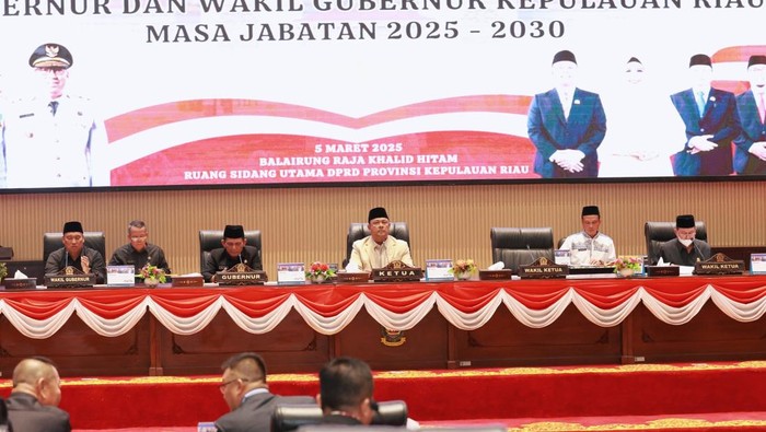Pidato sambutan Gubernur dan Wakil Gubernur Kepri di ruang paripurna DPR Kepri..(Dok DPRD Kepri).