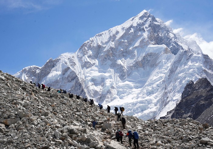 Mountaineers and trekkers head towards the Everest base camp from Lobuche in the Solukhumbu district, also known as the Everest region, Nepal April 12, 2025. REUTERS/Purnima Shrestha