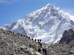 Hirup Gas Ajaib, Pendaki Taklukkan Everest dalam 5 Hari