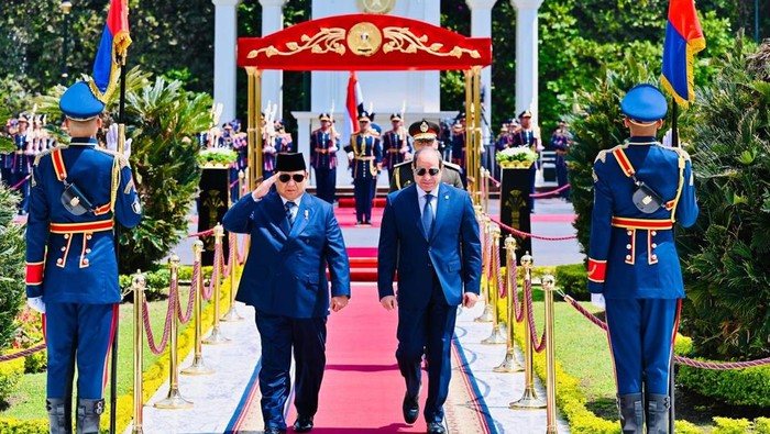 Prabowo bertemu bilateral dengan Presiden Mesir El-Sisi di Istana Al Ittihadiya.