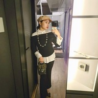 Inilah penampakan aktris Prilly Latuconsina bersolek bak Andrea Sachs dari film The Devil Wears Prada. Ia mengunggah foto selfie tersebut di Instagram baru-baru ini. (Foto: Instagram/@prillylatuconsina96)