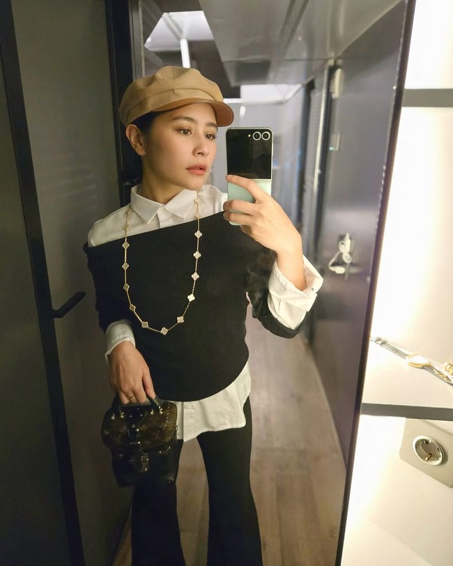 Prilly memilih salah satu penampilan ikonis dari karakter Andrea Sachs versi asisten stylish setelah makeover. Pesta Kostum @sinemaku_pictures Serupa tapi tak sama 🙏🏻 tulis Prilly di keterangan foto. (Foto: Instagram/@prillylatuconsina96)