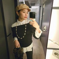 Prilly memilih salah satu penampilan ikonis dari karakter Andrea Sachs versi asisten stylish setelah makeover. Pesta Kostum @sinemaku_pictures Serupa tapi tak sama 🙏🏻 tulis Prilly di keterangan foto. (Foto: Instagram/@prillylatuconsina96)