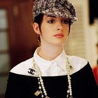 Ini penampilan fiksi Anne Hathaway yang menginspirasi gaya Prilly untuk pesta kostum yang dihadirinya. I TOTALLY got the reference without seeing her pic, puji Kimberly Rider yang terkesima dengan kemiripan gaya Prilly dan Andrea. (Foto: Instagram/@prillylatuconsina96)