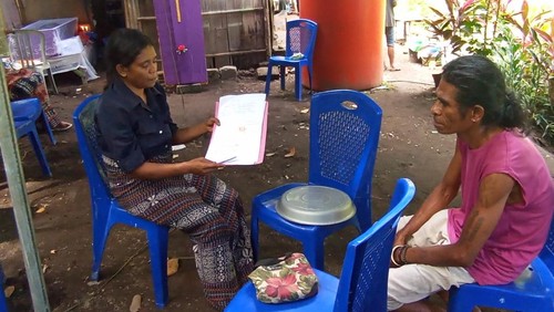 Suasana rumah duka Ursula, perempuan 72 tahun asal Desa Hepang, Kecamatan Lela, Kabupaten Sikka, Nusa Tenggara Timur (NTT) tewas kesetrum listrik, Sabtu (12/4/2025). (Polres Sikka)