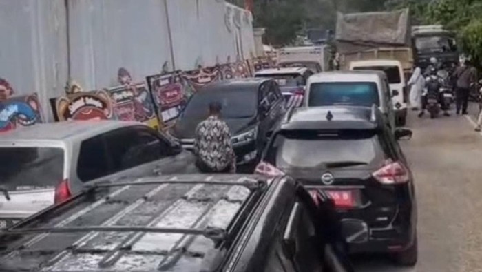 Tangkapan layar kemacetan karena adanya pesta pernikahan anak dari Gubernur Sumbar Mahyeldi