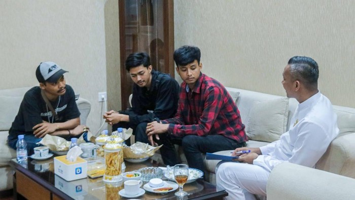 Tiga pengamen di angkot terjaring razia ditawari pekerjaan jadi petugas kebersihan oleh Pemkot Bogor.