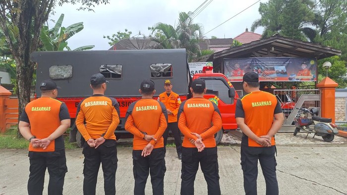 Tim SAR Basarnas Balikpapan bersiap menunju lokasi ABK hilang tenggelam di Kukar.
