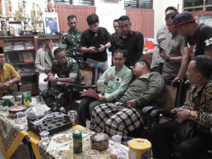 Warga Gandekan, Bantul, demo minta Dukuhnya mundur buntut pungli PTSL, Jumat (11/4/2025).
