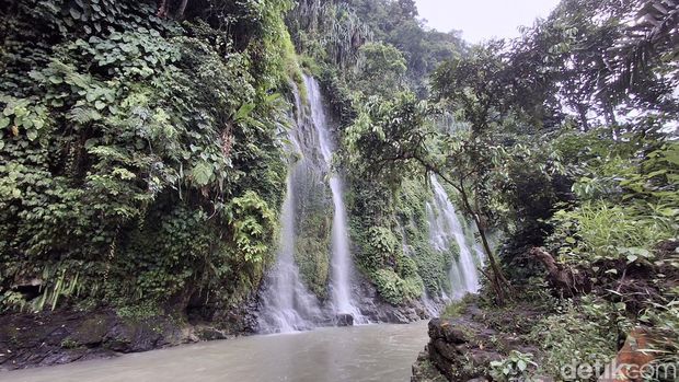 Wisata Air terjun Curup Maung yang terletak di Kabupaten Lahat