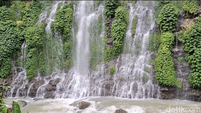 Wisata Air terjun Curup Maung yang terletak di Kabupaten Lahat