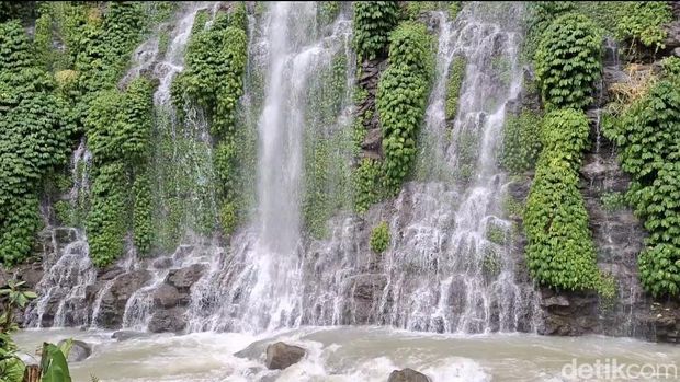 Wisata Air terjun Curup Maung yang terletak di Kabupaten Lahat