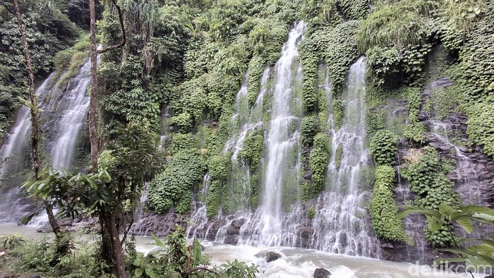 Wisata Air terjun Curup Maung yang terletak di Kabupaten Lahat, Sumatera Selatan