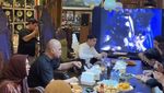 Ahmad Dhani Piknik di Beach Club dan Makan Bareng Politisi
