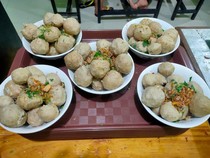 Menu AYCE Unik, Bisa Makan Bakso hingga Pempek Sepuasnya