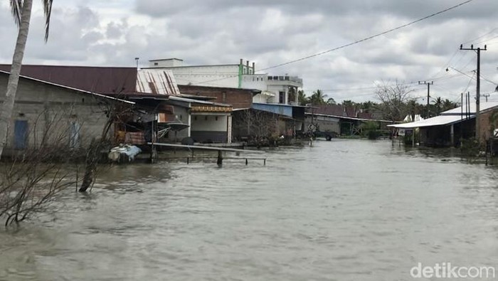 Banjir yang merendam Kecamatan Malangke, Luwu Utara.