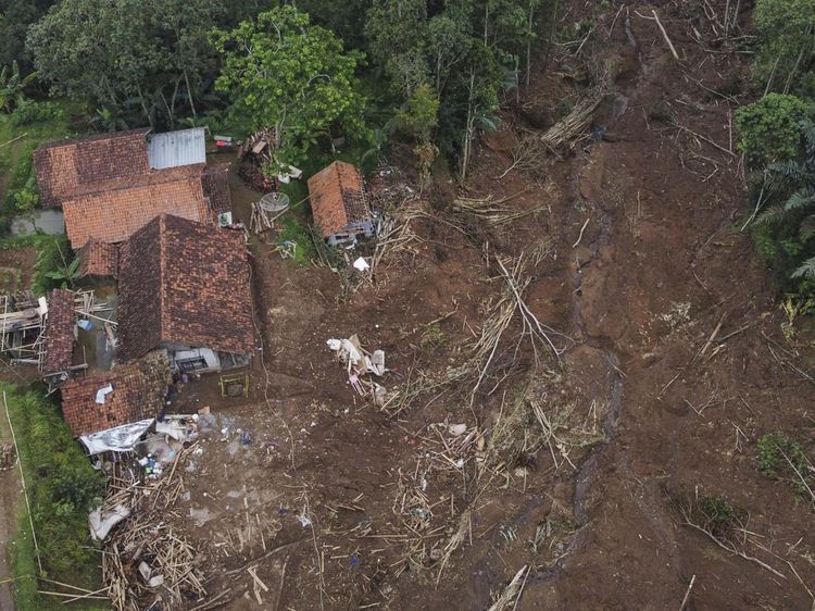 Tujuh Rumah Rusak Diterjang Tanah Longsor di Ciamis