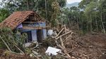 Tujuh Rumah Rusak Diterjang Tanah Longsor di Ciamis