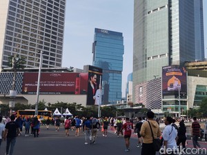 Warga Berolahraga Lagi di CFD Bundaran HI Bakar Kalori Opor Usai Lebaran