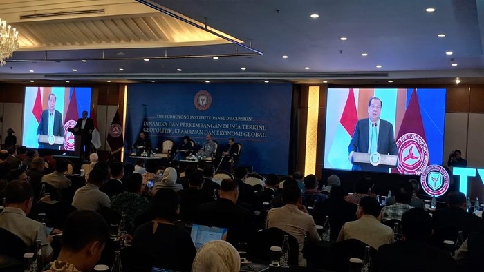 CT dalam acara The Yudhoyono Institute Dinamika dan Perkembangan Dunia Terkini: Geopolitik, Keamanan dan Ekonomi Global di Ballroom Grand Sahid Jaya, Minggu (13/4/2025).