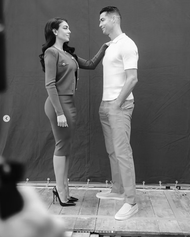 Dalam video yang diunggah di akun Instagram Aroya Cruise, Ronaldo dan Georgina terlihat berbicara bahasa Arab. Foto: Dok. Instagram Aroya Cruises
