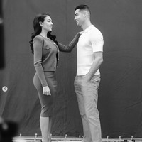 Dalam video yang diunggah di akun Instagram Aroya Cruise, Ronaldo dan Georgina terlihat berbicara bahasa Arab. Foto: Dok. Instagram Aroya Cruises