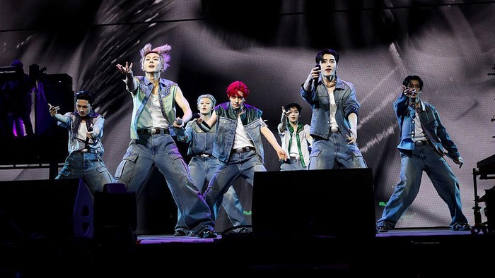 ENHYPEN tampil di festival musik Coachella 2025
