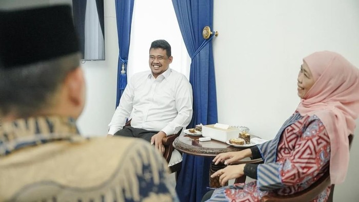 Gubsu Bobby Nasution dan Gubernur Jatim Khofifah bertemu di Medan. (Foto: Instagram @bobbynst)
